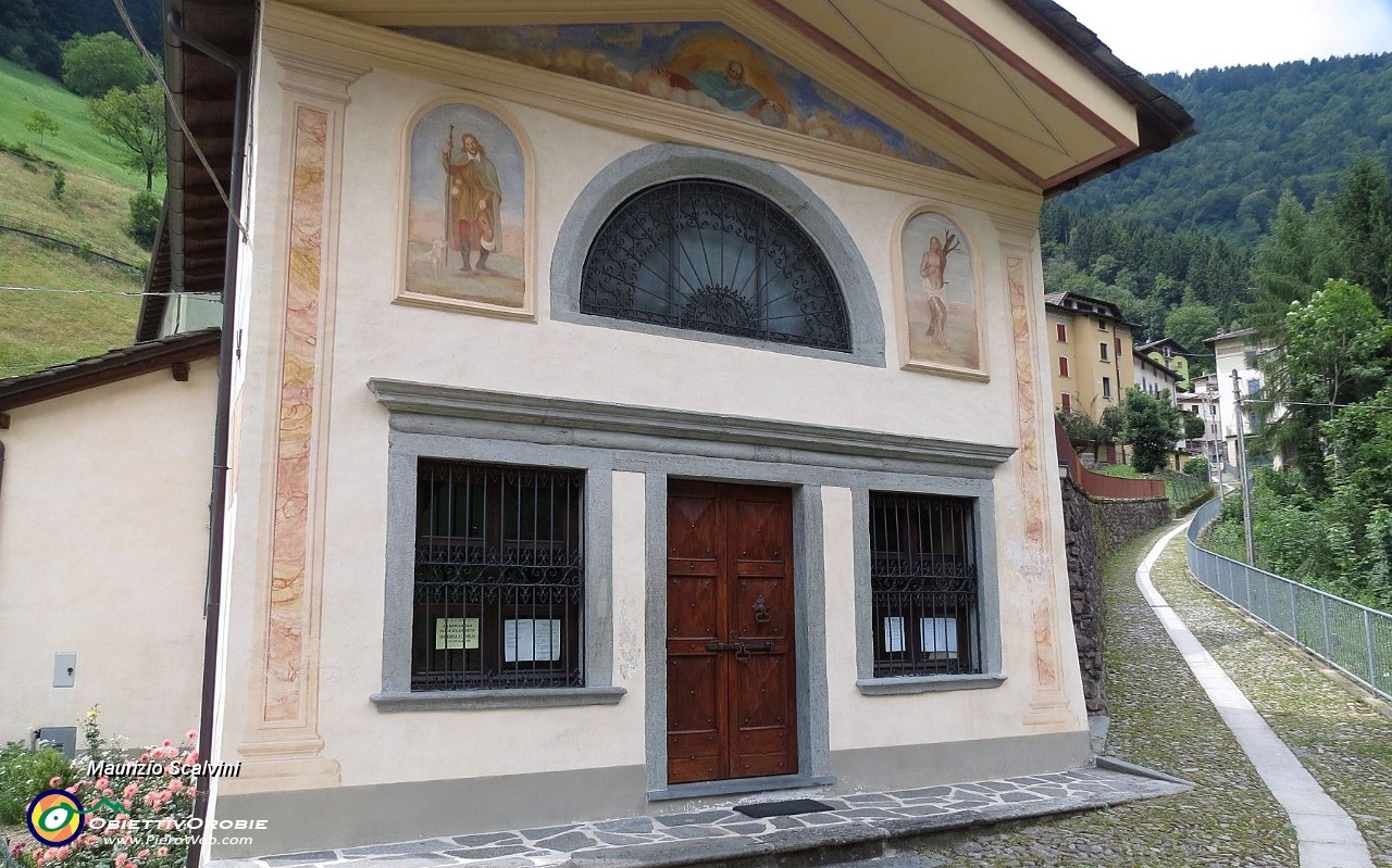 62 Quattro passi a Mezzoldo, la chiesetta di San Rocco....JPG